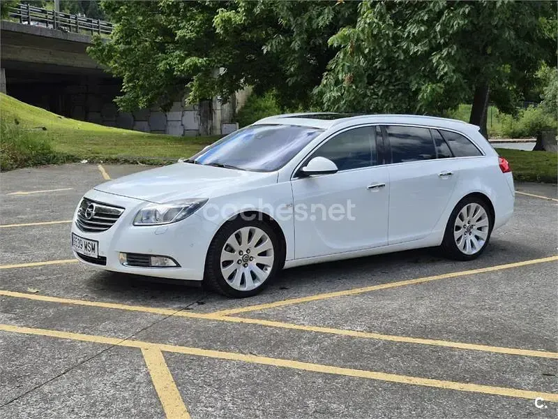 Usado Opel Insignia Sport 160 CV (117 kW) 2011 Blanco Familiar