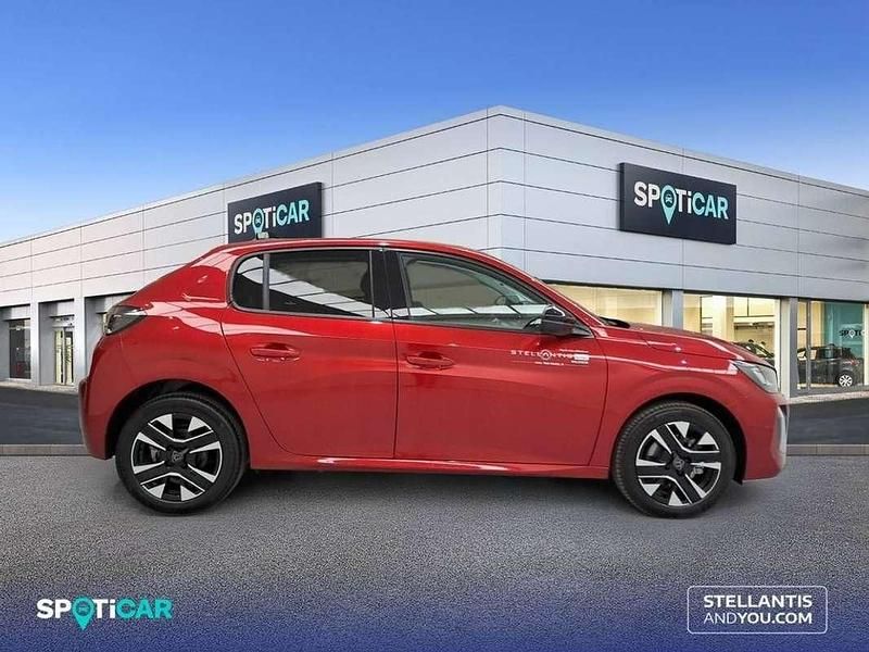 Usado Peugeot 208 Allure 111 CV (81 kW) 2025 Rojo Utilitario
