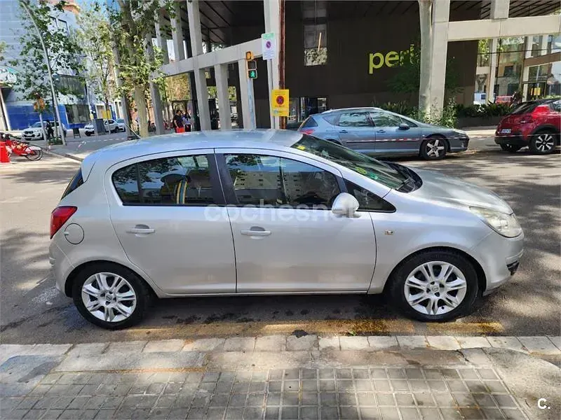Usado Opel Corsa Cosmo 75 HP (55 kW) 2009 Cinzento Citadino