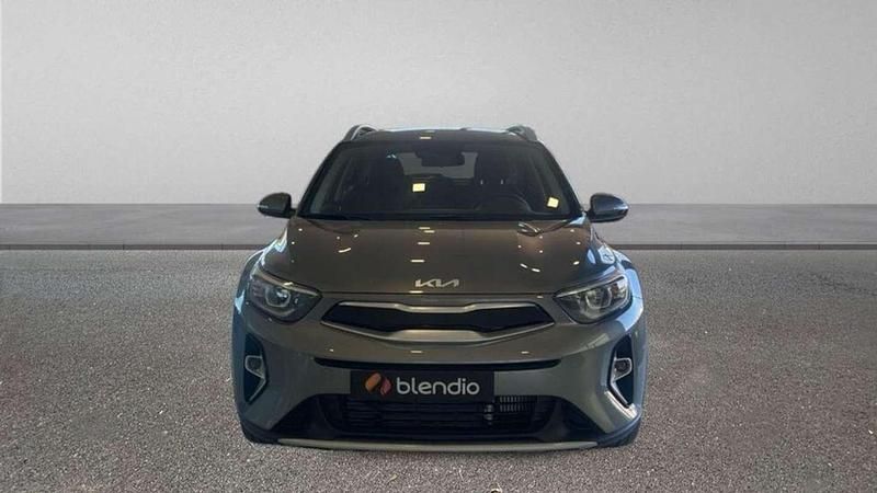 Usado Kia Stonic 101 CV (74 kW) 2025 Gris SUV
