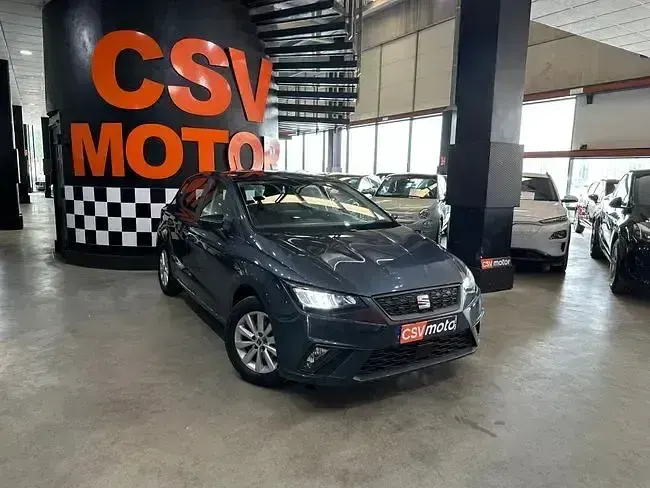 Usado Seat Ibiza Style 95 CV (69 kW) 2022 Gris Utilitario