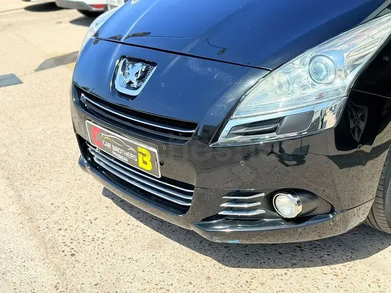 Usado Peugeot 5008 Allure 163 CV (119 kW) 2012 Negro Monovolumen