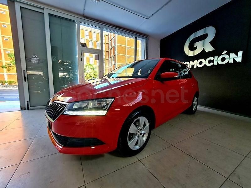 Usado Skoda Fabia Ambition 95 CV (69 kW) 2021 Rojo Berlina