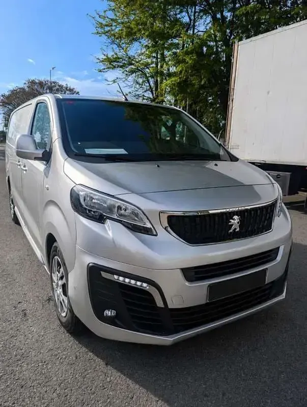 Usado Peugeot Expert S 179 CV (131 kW) 2019 Gris Van