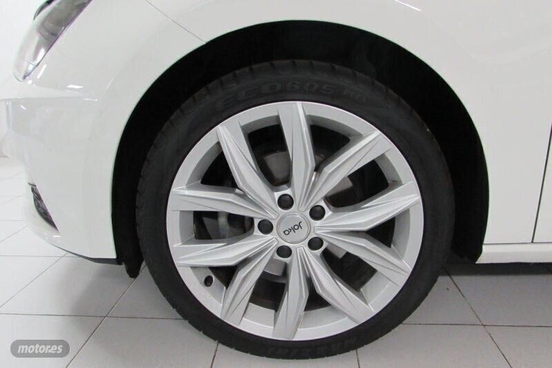 Usado Seat Leon Style 115 CV (84 kW) 2018 Blanco Berlina