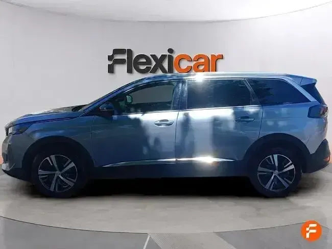 Usado Peugeot 5008 GT 130 CV (95 kW) 2024 Gris SUV