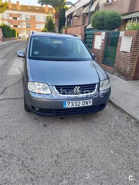 Usado VW Touran Advance 100 CV (73 kW) 2005 Gris / plata Monovolumen