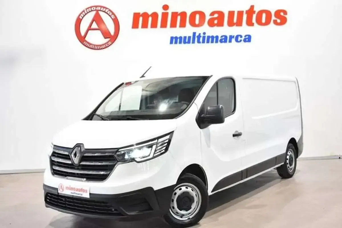 Usado Renault Trafic 131 CV (96 kW) 2022 Blanco Monovolumen