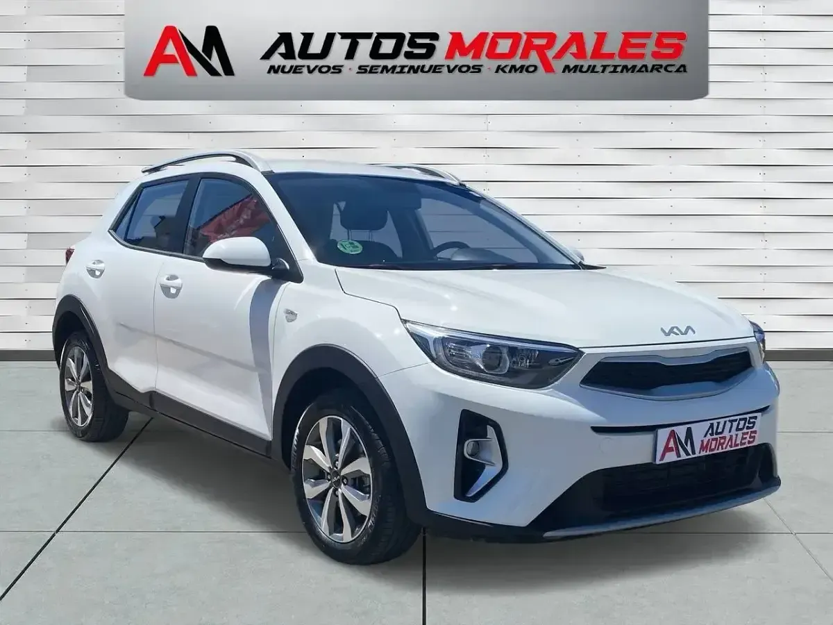 Käytetty Kia Stonic Plus 84 HP (61 kW) 2023 Valkoinen Katumaasturi