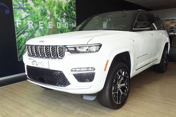 Blanco Usado 2023 Jeep Grand Cherokee Summit SUV | 85.900 € (Buen precio) - Imagen 1/4