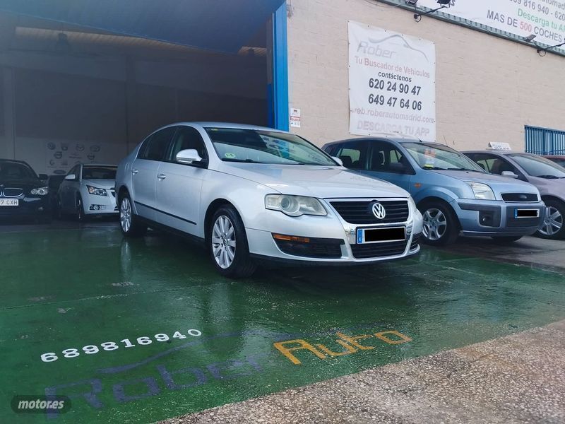 Gris Usado 2009 VW Passat Berlina | 3499 € (Precio justo) - Imagen 1/4