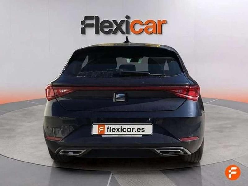 Usado Seat Leon FR 150 CV (110 kW) 2022 Negro Utilitario