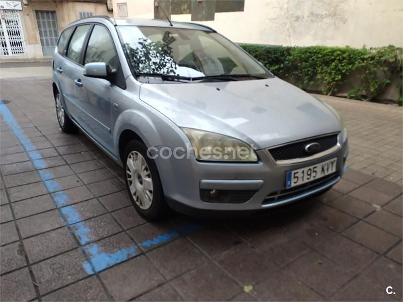 Usado Ford Focus Trend 90 CV (66 kW) 2006 Azul Familiar