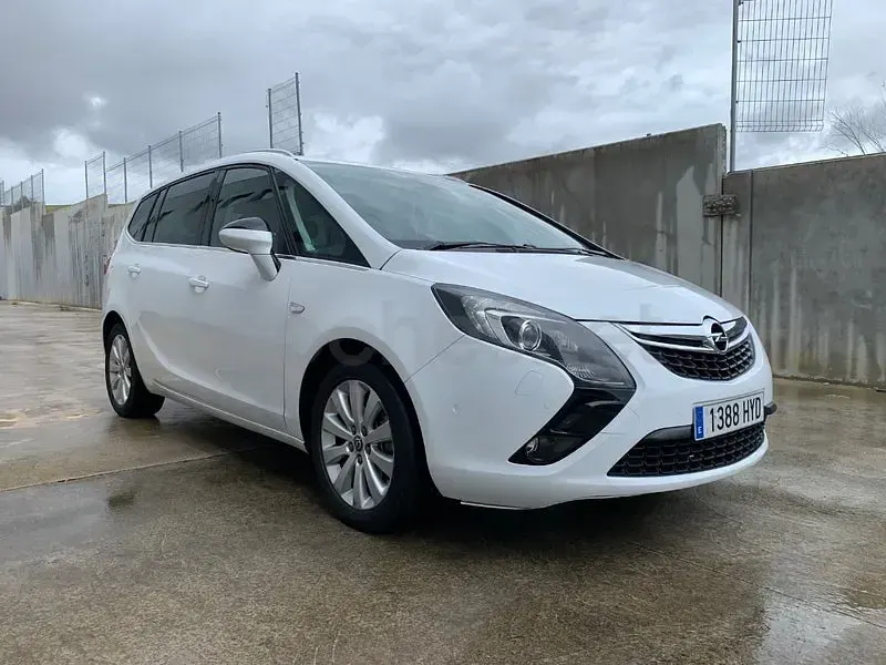 Usado Opel Zafira Tourer Excellence 130 CV (95 kW) 2014 Blanco Monovolumen