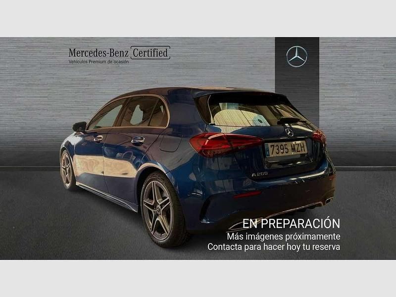 Usado Mercedes A200 163 CV (119 kW) 2025 Azul Berlina
