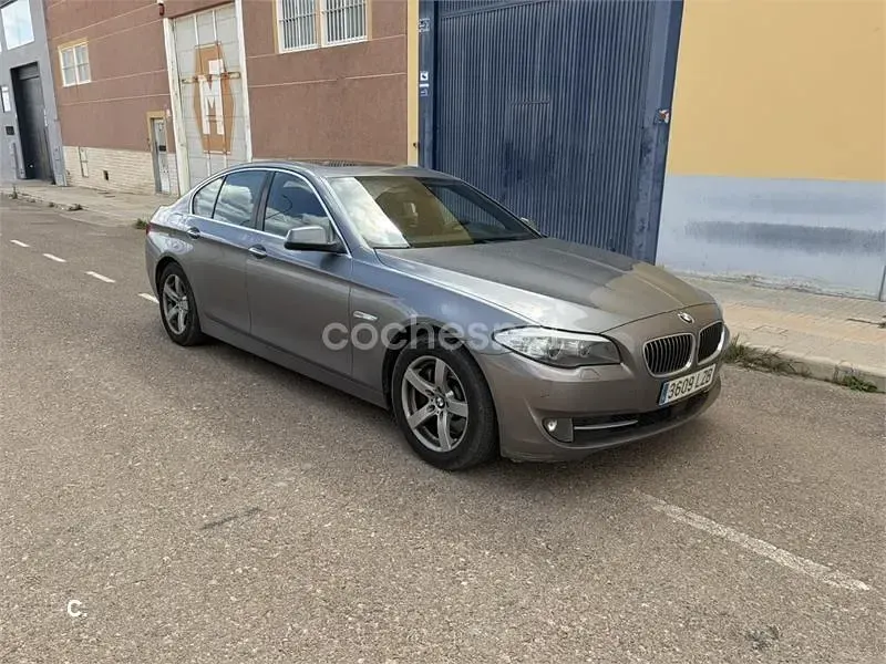 Usado BMW 530 235 CV (172 kW) 2011 Gris / plata Berlina