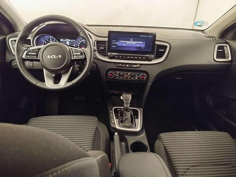 Usado Kia Ceed 101 CV (74 kW) 2025 Plateado Utilitario