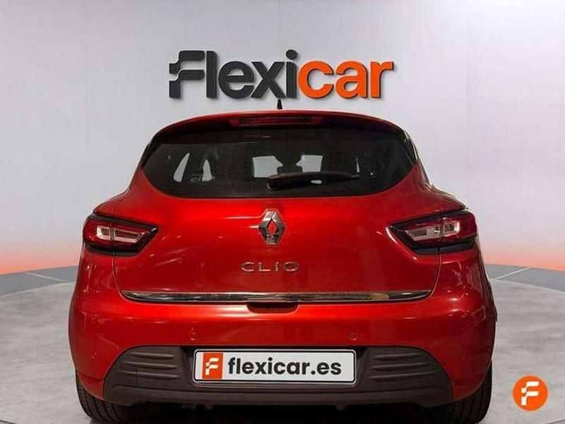 Usado Renault Clio IV Zen 91 CV (66 kW) 2019 Rojo Utilitario