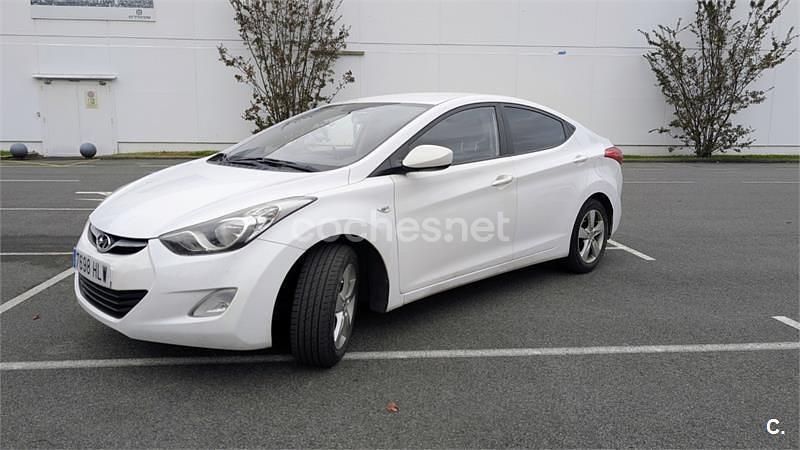 Blanco Usado 2012 Hyundai Elantra Comfort Berlina | 7999 € (Precio justo) - Imagen 1/4