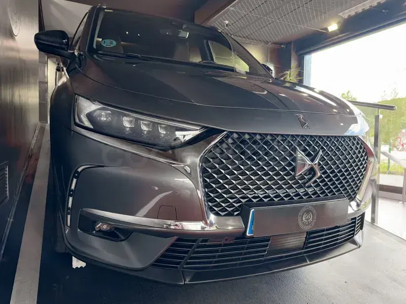 Usado DS Automobiles DS7 Crossback So Chic 180 CV (132 kW) 2020 Gris / plata SUV