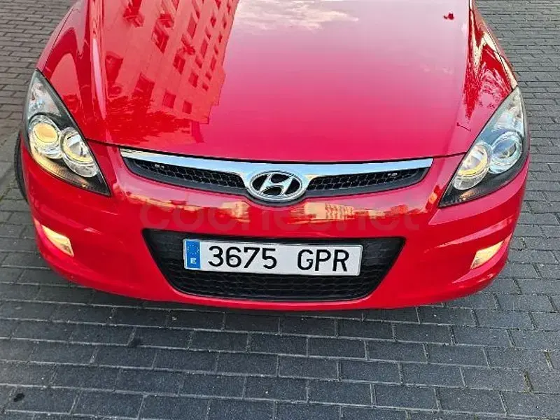 Usado Hyundai i30 Comfort 109 CV (80 kW) 2009 Rojo Berlina