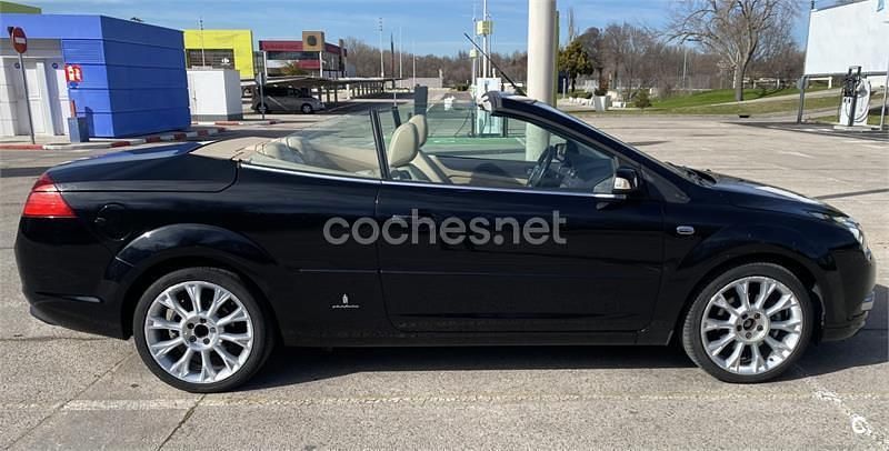Usado Ford Focus Cabriolet Trend 136 CV (100 kW) 2008 Negro Descapotable