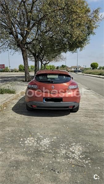 Begagnad Renault Mégane Dynamique 110 HK (80 kW) 2010 Röd Sedan