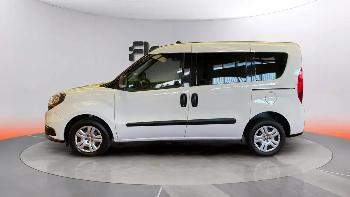 Usado Fiat Doblò Easy 95 CV (69 kW) 2022 Blanco Monovolumen