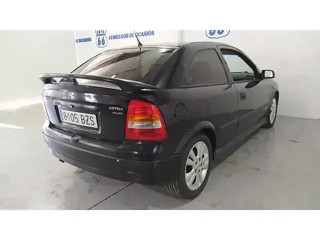 Usado Opel Astra Sportive 125 CV (91 kW) 2002 Negro Utilitario