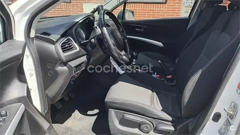 Usado Suzuki SX4 GL 135 CV (99 kW) 2014 Blanco SUV