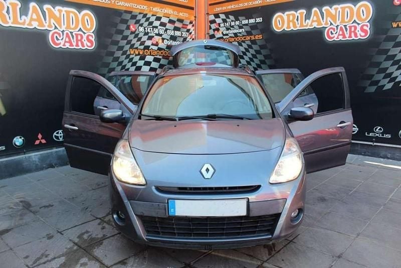 Usado Renault Clio GrandTour Authentique 90 CV (66 kW) 2011 Gris Familiar