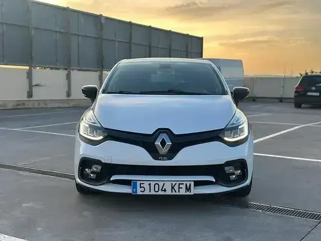 Usado Renault Clio IV R.S. 200 CV (147 kW) 2018 Blanco Berlina