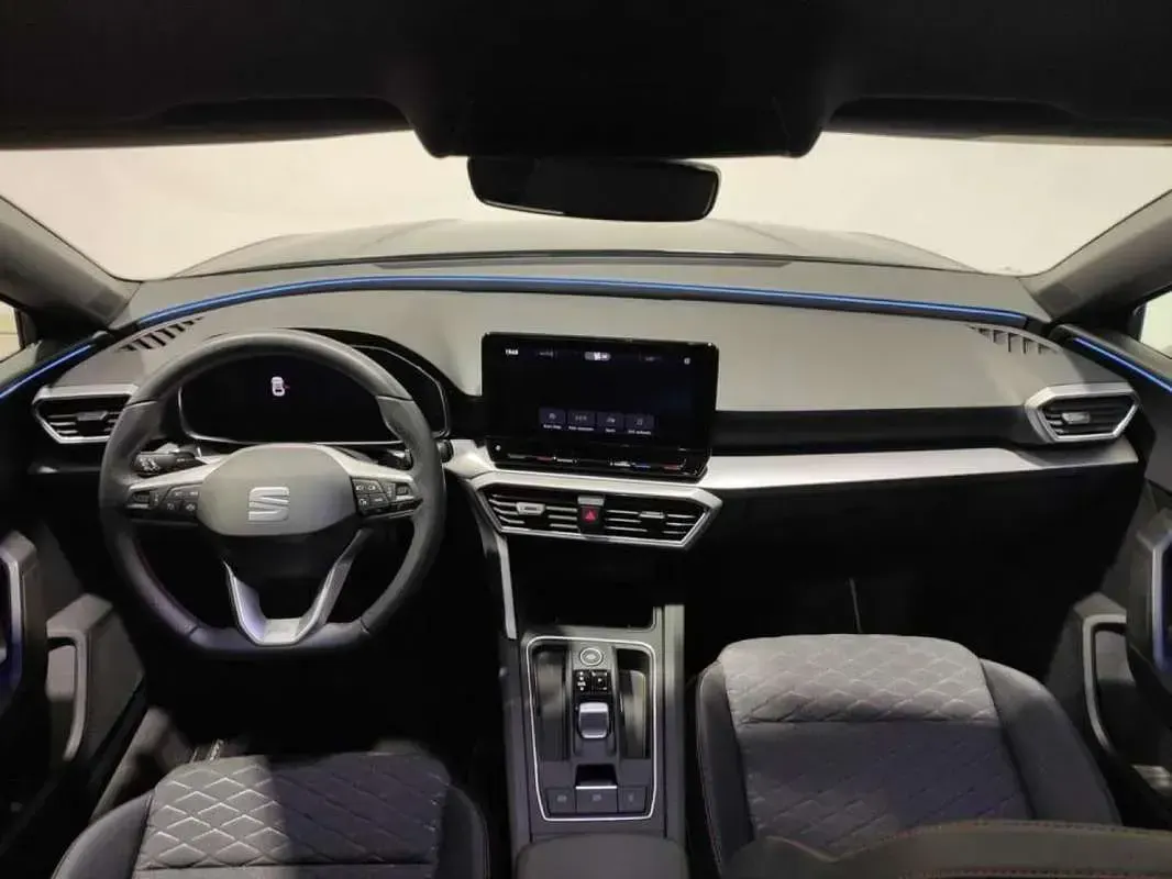 Usado Seat Leon FR 150 CV (110 kW) 2024 Negro Berlina