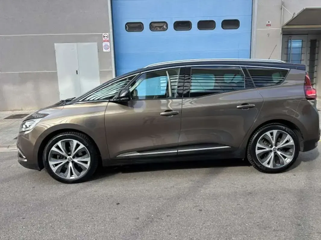 Usado Renault Grand Scénic IV LIMITED 131 CV (96 kW) 2017 Marrón Monovolumen