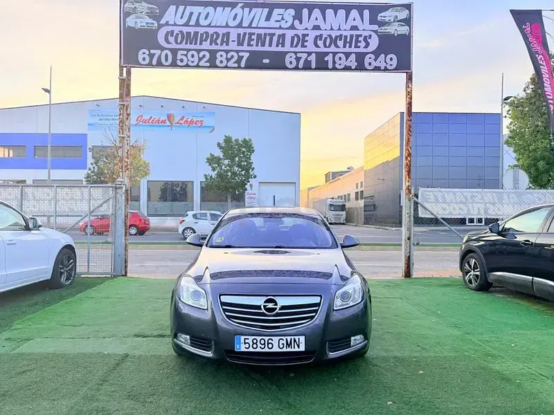 Usado Opel Insignia Cosmo 160 CV (117 kW) 2009 Gris / plata Berlina