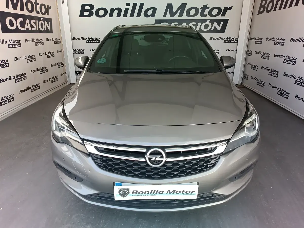 Usado Opel Astra Excellence 200 CV (147 kW) 2017 Otro Familiar