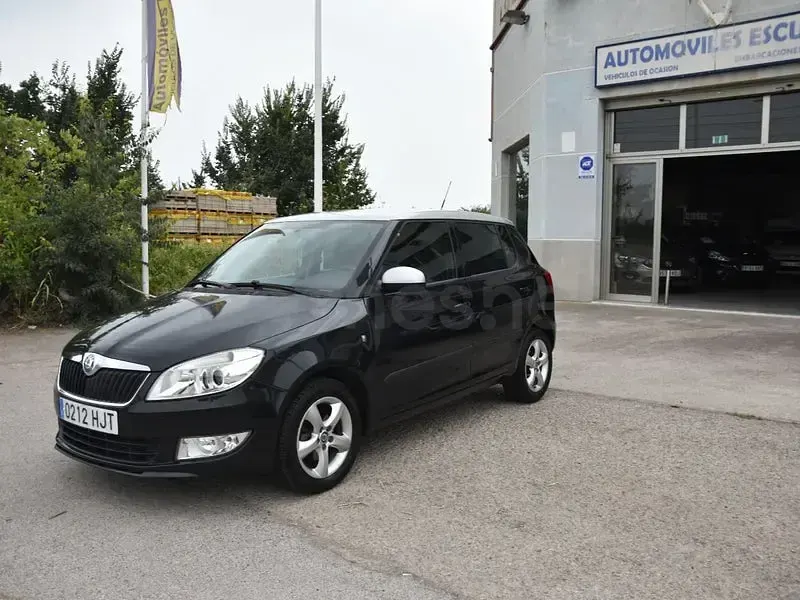 Usado Skoda Fabia Ambition 75 CV (55 kW) 2012 Negro Berlina