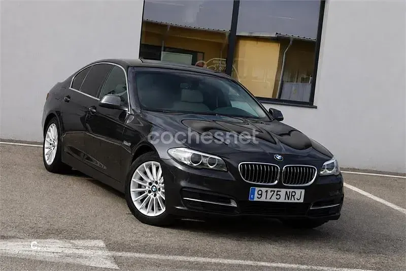 Usado BMW 520 Comfort Edition 190 CV (139 kW) 2015 Gris / plata Berlina