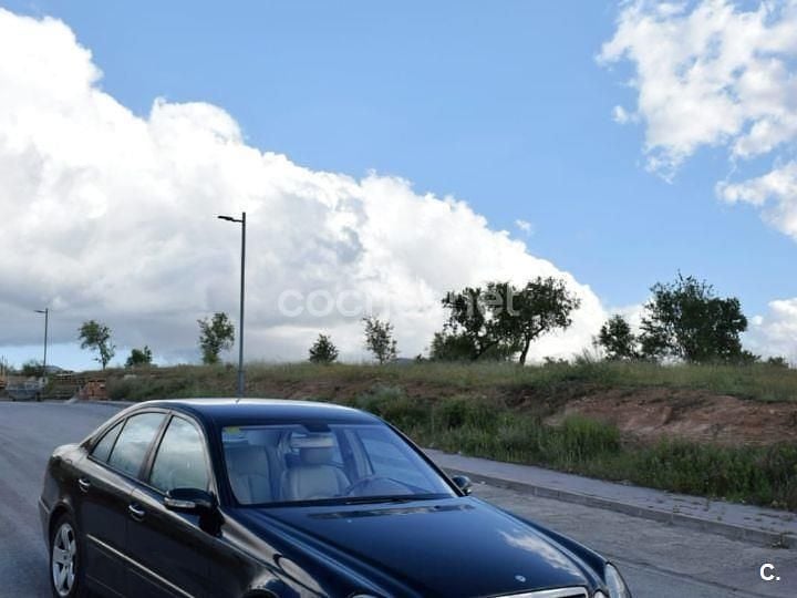 Negro Usado 2004 Mercedes E320 Avantgarde Berlina | 7000 € (Un poco caro) - Imagen 1/4