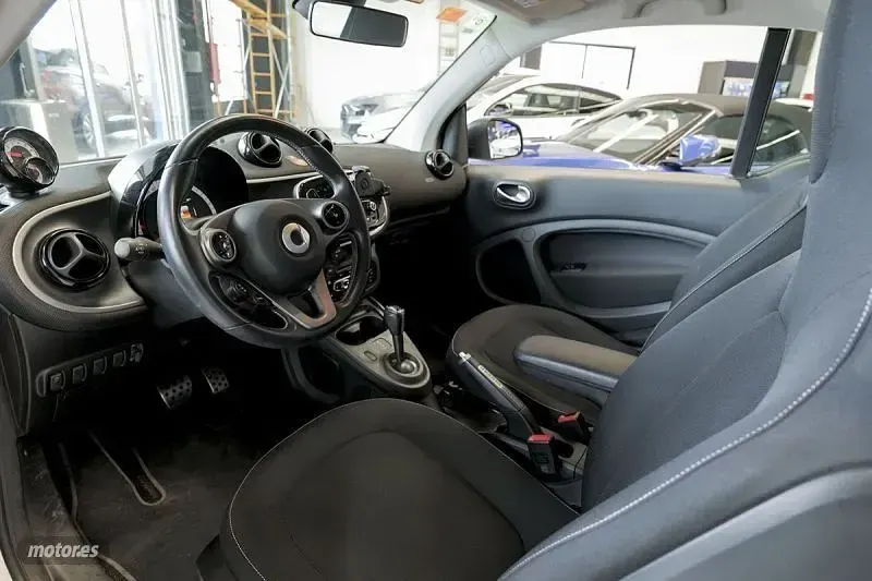 Usado Smart ForTwo Coupé Brabus 90 CV (66 kW) 2018 Blanco Coupe