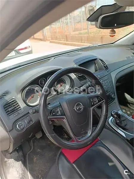 Usado Opel Insignia Business 130 CV (95 kW) 2013 Blanco Familiar