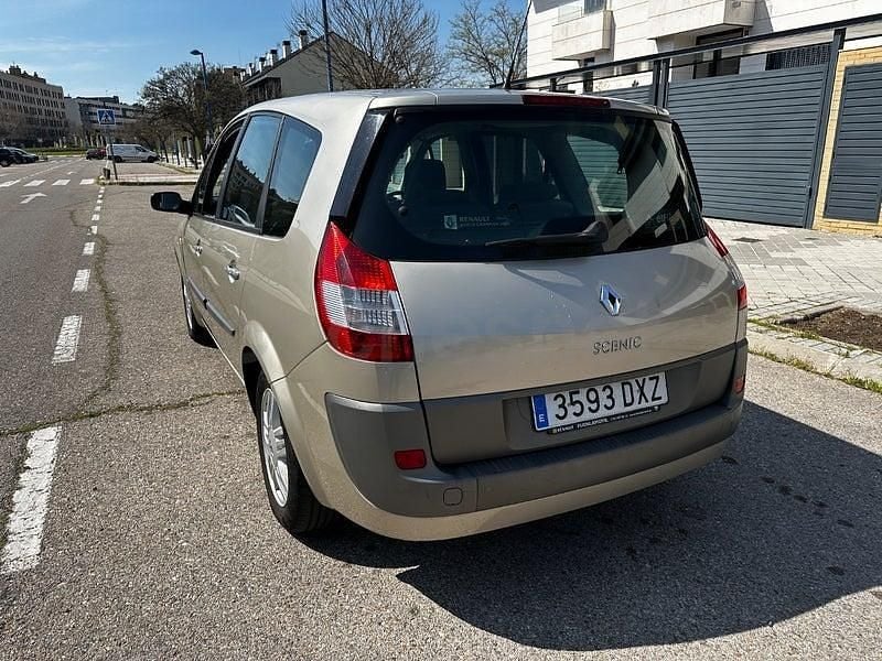 Usado Renault Grand Scénic II Privilege 110 CV (80 kW) 2006 Beige Monovolumen