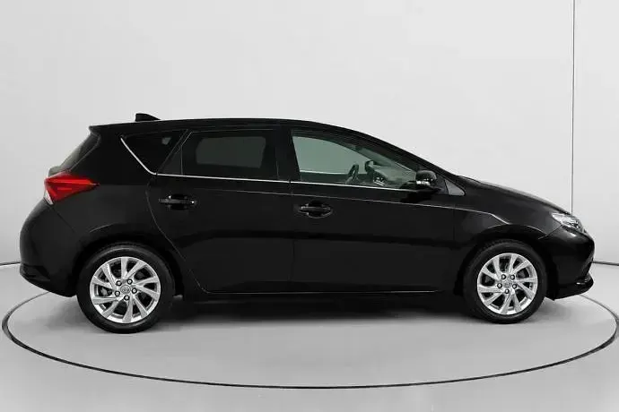 Usado Toyota Auris Business Edition 116 CV (85 kW) 2017 Negro