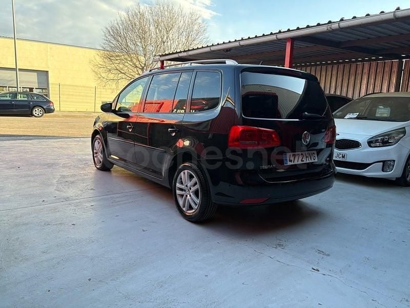 Usado VW Touran Advance 105 CV (77 kW) 2014 Negro Monovolumen