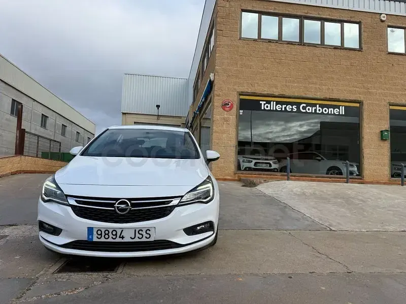 Usado Opel Astra Selective 110 CV (80 kW) 2016 Blanco Berlina