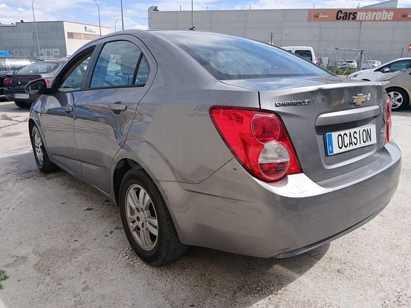 Usado Chevrolet Aveo LT 86 CV (63 kW) 2012 Gris / plata Berlina