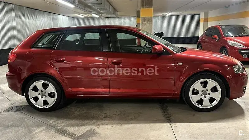 Usado Audi A3 Sportback Ambition 140 CV (102 kW) 2007 Granate Utilitario