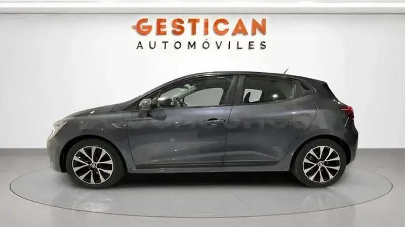 Usado Renault Clio V Zen 140 CV (102 kW) 2022 Gris / plata Berlina