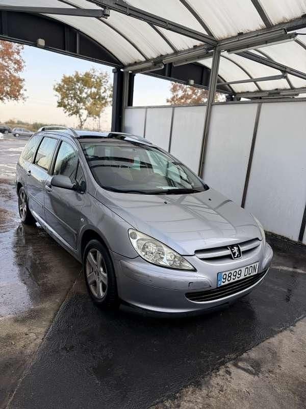 Usado Peugeot 307 110 CV (80 kW) 2004 Gris Utilitario