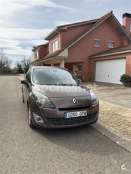 Usado Renault Grand Scénic III Dynamique 130 CV (95 kW) 2009 Marrón Monovolumen